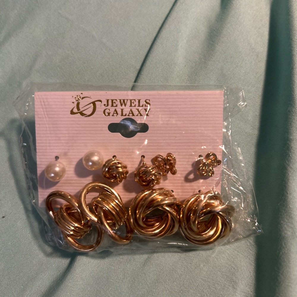 Gold Earrings Set